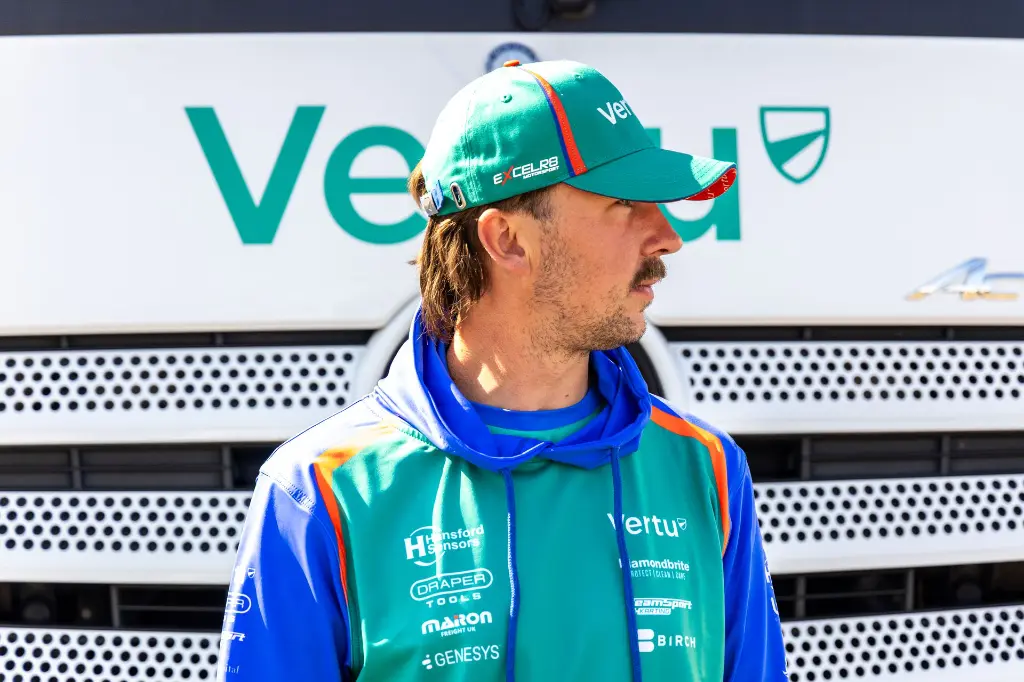 Team VERTU Hoodie 2026 - Adult — detail view